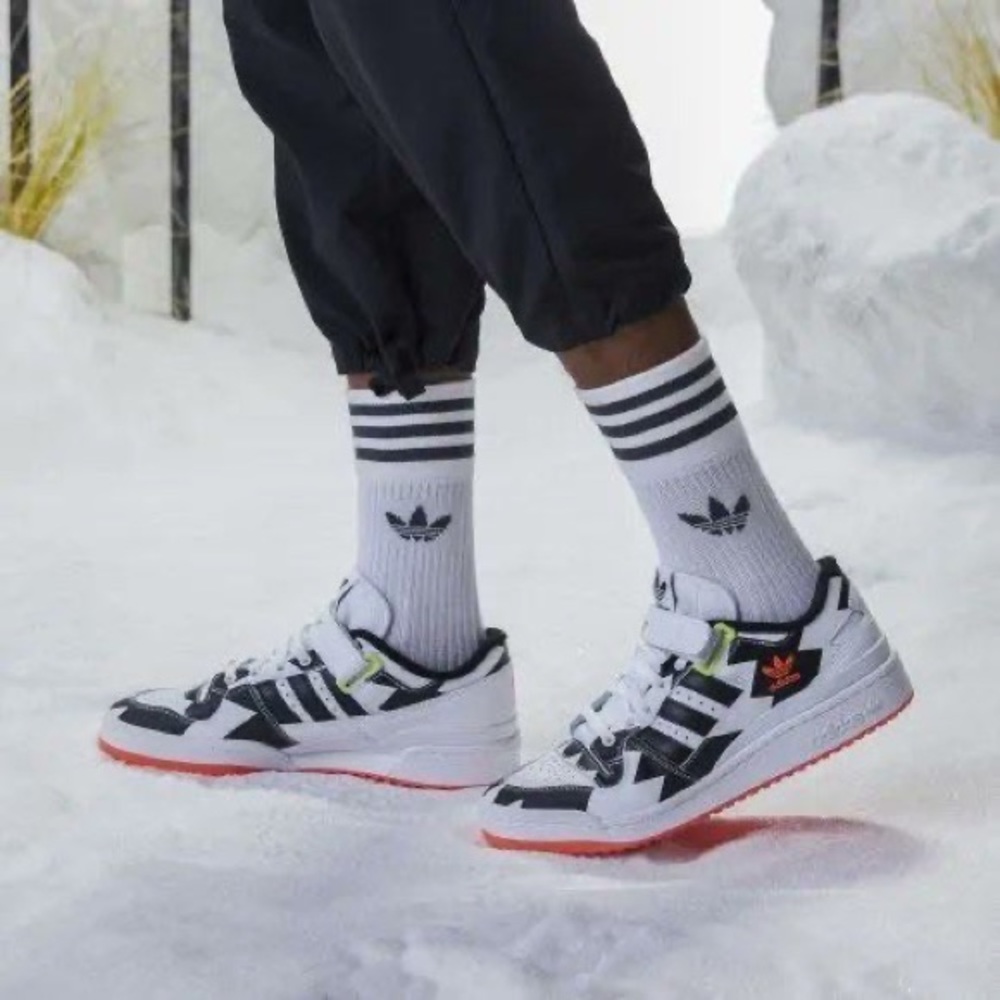 Adidas Origianls Forum Low x Trae Young GX6128 - Picture 1 of 8